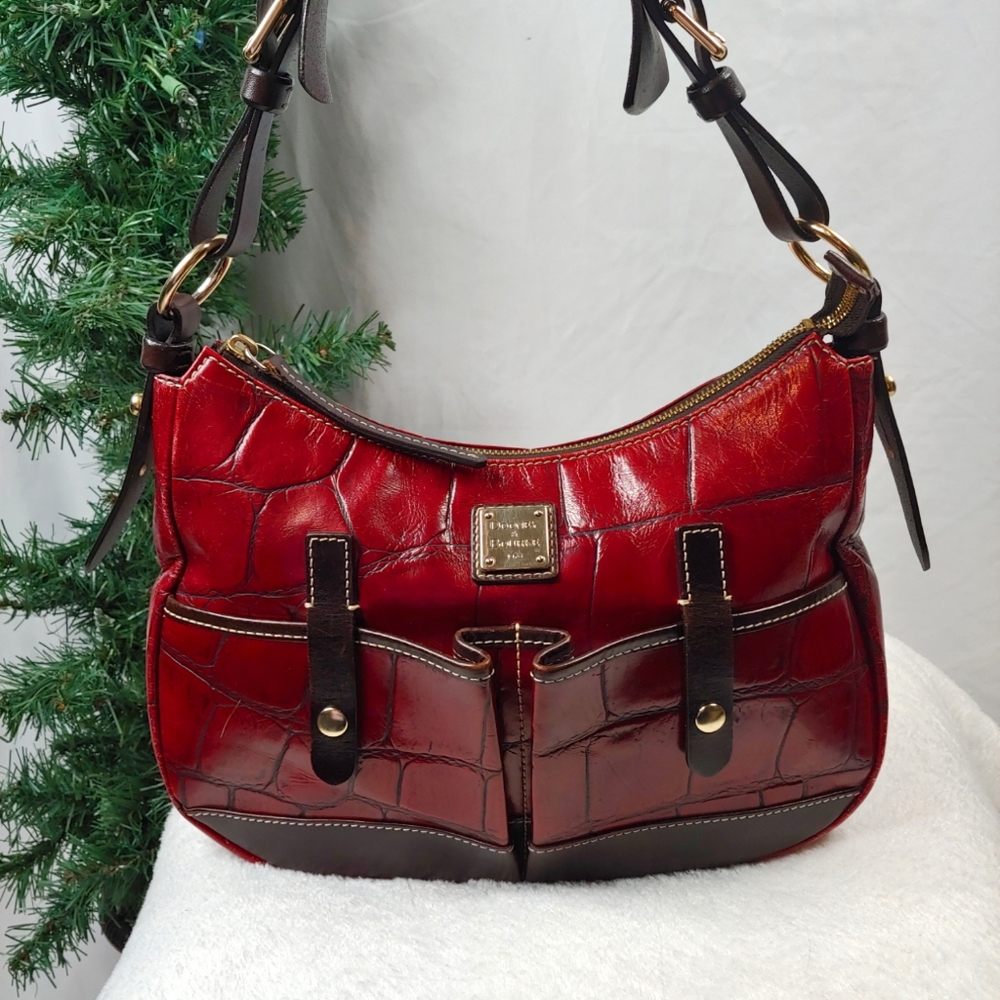 RARE Dooney & Bourke Cherry Red Croco Embossed Leather Safari Medium Sat…